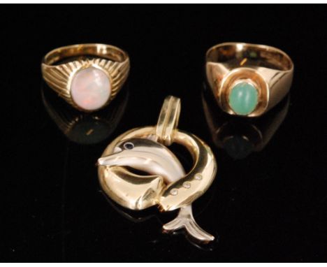 A 1970s hallmarked 9ct opal signet ring with reeded shoulders, a similar 9ct green chalcedony dress ring , total weight 4.4g,