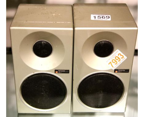 Pair of Technic SB-FI bookshelf speakers. P&amp;P Group 2 (£18+VAT for the first lot and £3+VAT for subsequent lots) 
