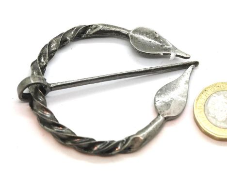 Antique type Nordic style penannular cloak pin. P&amp;P Group 1 (£14+VAT for the first lot and £1+VAT for subsequent lots) 