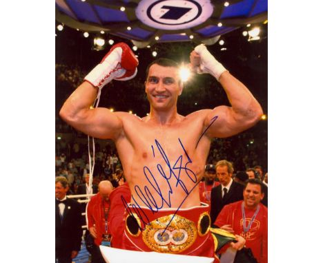 KLITSCHKO WLADIMIR : (1976- ) Ukrainian Boxer. World Heavyweight Champion. Signed colour 8 x 10 photograph by Wladimir Klitsc