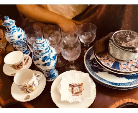 QUANTITY OF SUNDRY CHINA AND GLASSES, ETC, INCLUDING CARLTON WARE, IMARI (AT FAULT) AND ROYAL SOUVENIR, ETC. 