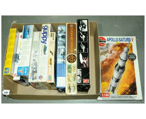 ERTL (AMT), Italeri, Airfix and similar a boxed group of mainly Military plastic kits but does include one TV related kit to 