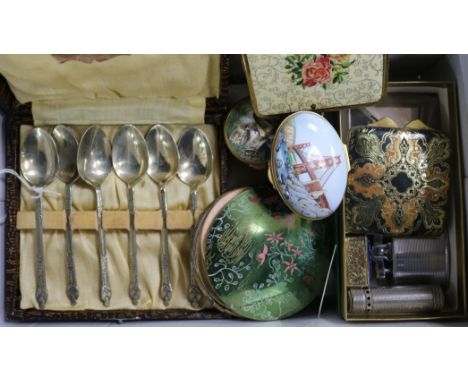 A quantity of silver and plated souvenir spoons, two cased plated sets of spoons, various enamel pill boxes, compacts etc.