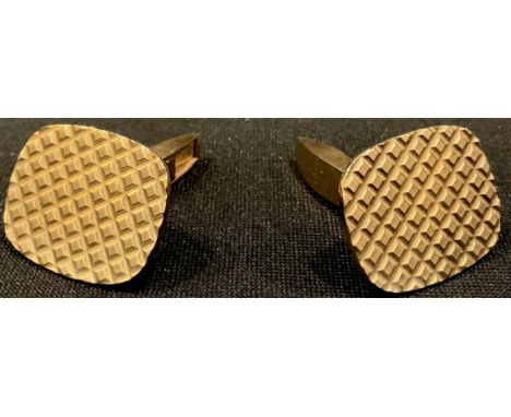 A pair of 9ct gold gentleman's rounded rectangular cuff links, engine turned, 10.5g 