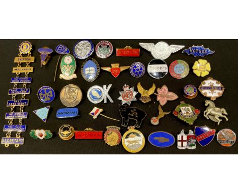 A collection of enamel badges including motoring, Hornby, AFS, etc (approx 40) 