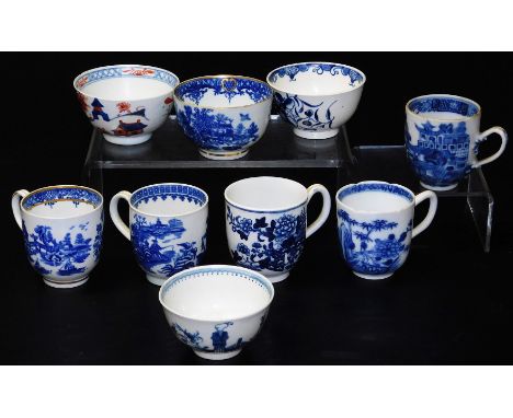A 18thC Worcester porcelain tea cup, with blue and white transfer fishermen pattern decoration, two additional 18thC blue and
