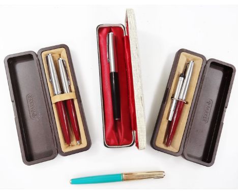 Various pens and pen sets, comprising a two piece Parker set with chrome trim and arrow clip, 14cm W, in fitted case, a turqu