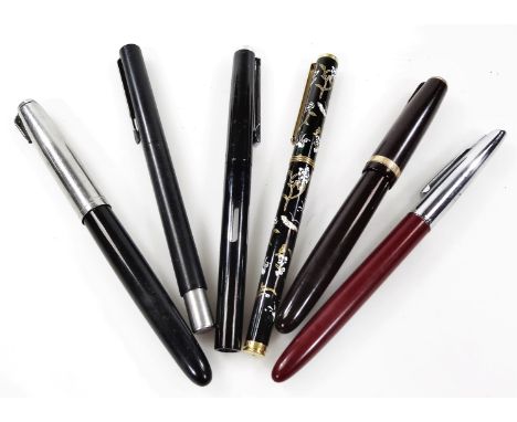 Various fountain pens, a Parker in black with chrome lid, 14cm W, Waterman's Ideal, further Parker with chrome arrow clip, Pe