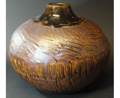A Janet Leach Leach Pottery vase, temoko glaze, with stylised bark incised decoration, 21 cm high CONDITION REPORTS Some ligh