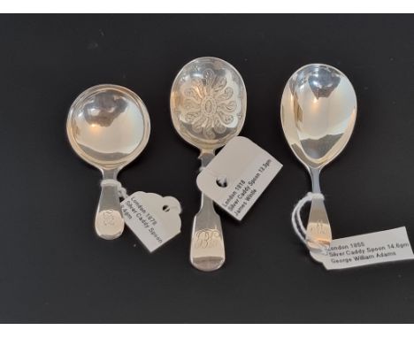 Three silver caddy spoons, London 1855, 1878 and 1818, total weight 36g. 