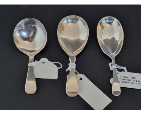 Three silver caddy spoons, London 1815, 1903 and 1838, total weight 40g. 