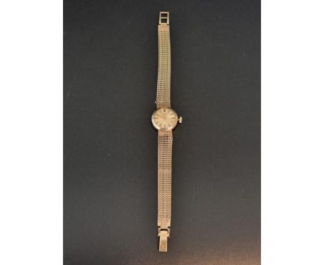 A Vertex Revue 9ct gold manual wind ladies wristwatch,&nbsp;London 1968, 17mm. 
