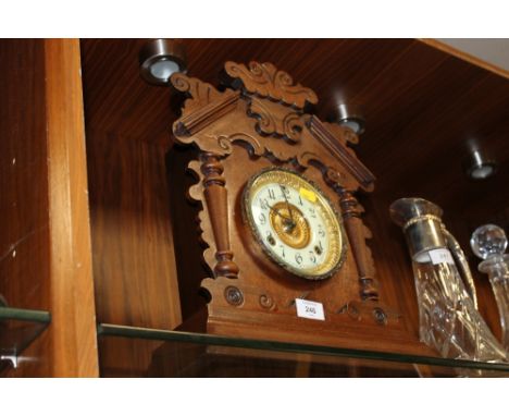 AN AMERICAN STYLE CARVED MANTEL CLOCK