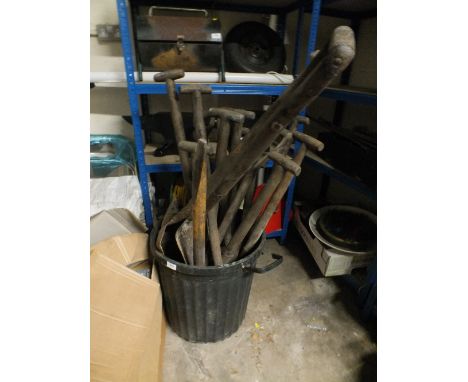 A BIN CONTAINING A SELECTION OF GARDEN TOOLS 