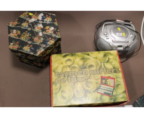 A VINTAGE LADIES HAT, STEREO + BOXED HAIR CURLERS