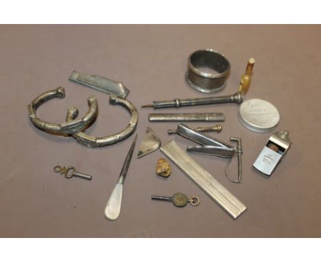 A COLLECTION OF HALLMARKED SILVER AND COLLECTABLES TO INCLUDE A NAPKIN RING