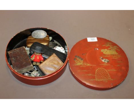 AN ORIENTAL LACQUERED BOX + CONTENTS - COLLECTORS' SPOONS, DECANTER LABELS ETC