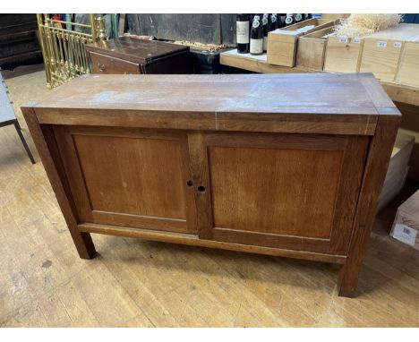 An oak sideboard, in the manner of Gordon Russell, 136 cm wide