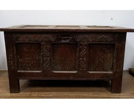 An oak coffer, 115 cm wide