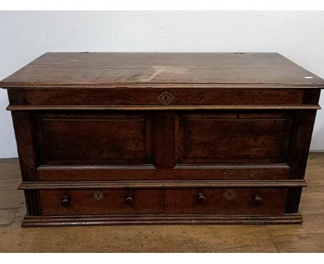 An oak mule chest, 124 cm wide