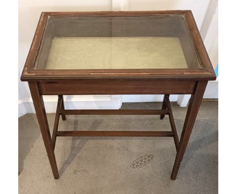 A mahogany display table, 53 cm wide and three prints (4)