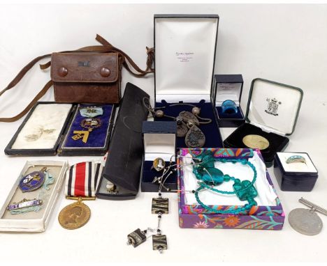 A Masonic medal, cased, and assorted costume jewellery