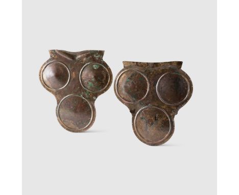 PUBLISHED SAMNITE TRIPLE-DISC CUIRASS SOUTH-CENTRAL ITALY, 420 – 350 BC hammered bronze, set composed of a front and back pla