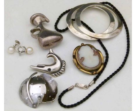 Sterling silver double ring pendant; leaf brooch, cameo brooch; pair of pear earrings; fish brooch; jug Condition report: see