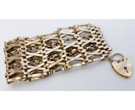 9ct gold gate bracelet, 19.9g. Condition report: see terms and conditions
