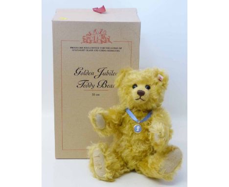 Steiff Golden Jubilee Growler Teddy bear with Wedgewood Pendant. Ltd ed. no.01507 with certificate and original box Condition