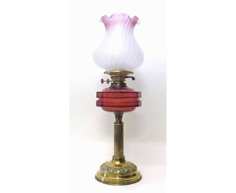 Brass stemmed table oil lamp with ruby reservoir. Condition report: see terms and conditions