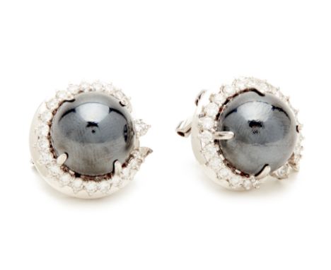 A PAIR OF HEMATITE PEARL AND DIAMOND STUD EARRINGS A pair of 14k white gold hematite pearl and daimond earrings
Marked 585 Ap