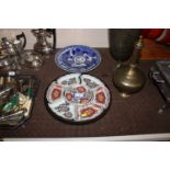An Oriental hors d'oeuvres dish and two Oriental b