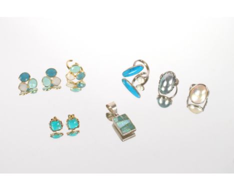 Two 925 silver and blister pearl rings; a 925 silver pearl and turquoise ring; a Sterling silver and opal pendant; a gilt met