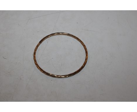 A 9ct gold bangle, approx. 2.8gms 
