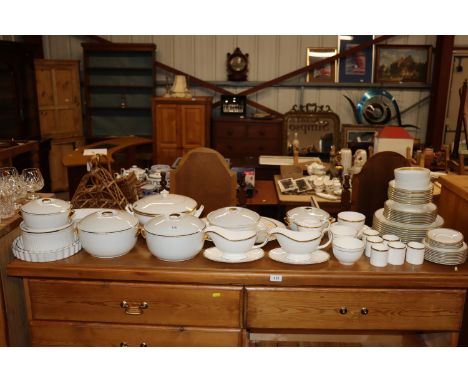 A part Royal Worcester Viceroy part tea and dinner service 