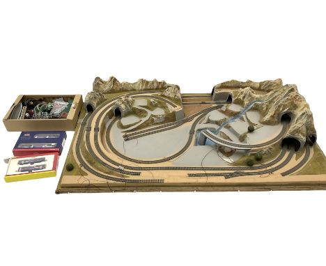 '00' gauge - table-top moulded plastic model railway layout with various rocky outcrops, tunnels, waterfall to lake, loops of