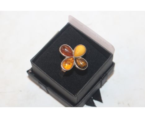 A vintage amber and Sterling silver ring, ring size M/N