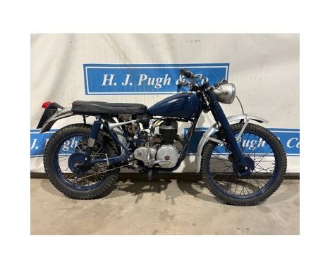 James Commando motorcycle. 1961. 197ccEngine turns over, comes with original buff log book and old MOT's. MOT until 11.07.24.