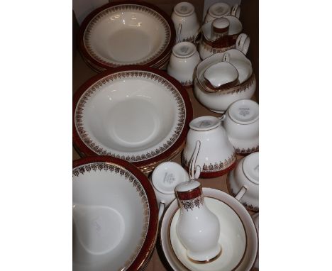 Extremely large and comprehensive Duchess Winchester pattern part tea and dinner service, in two boxes 