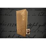 Altes Fotoalbum, um 1900, Leder, geprägt, mit Goldmuster, leicht fleckig, L 39 cm