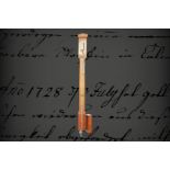 Quecksilber-Barometer, auf Holzplatte, mit eingelassener Metallanzeige, um 1900, Alterungsspuren,
