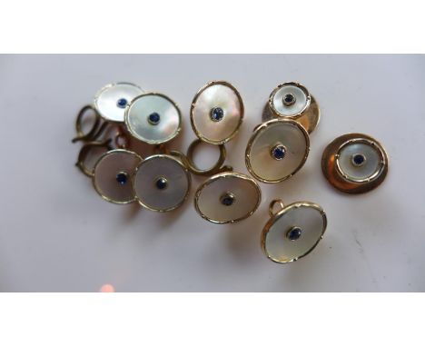 A collection of 18ct yellow gold gentlemen's cufflinks and dress studs, to include mother-of-pearl cufflinks with central sap