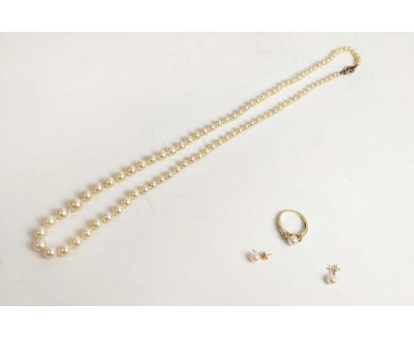 CULTURED PEARL NECKLACE, earring and ring set, comprising a single strand graduated pearl necklace, having a 9ct gold sapphir