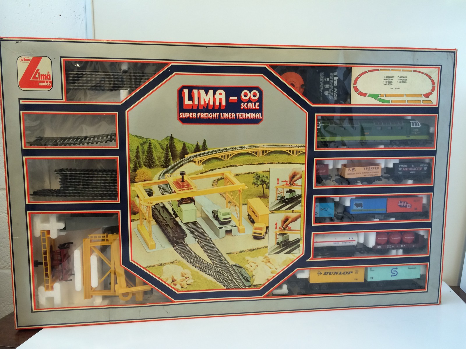 Lima 00 Scale Boxed Lima 00 Super Freightliner Terminal Electric Train Set