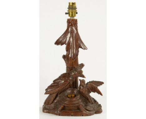 A SWISS 'BLACK FOREST' CARVED AND STAINED WOOD LAMP IN THE FORM OF TWO BIRDS AND A NEST, 32CM H, EARLY 20TH C