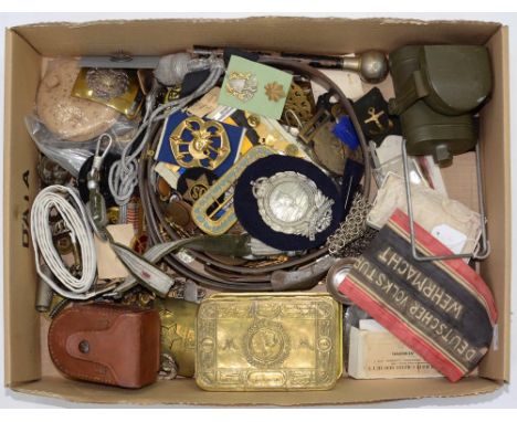 MISCELLANEOUS MILITARIA TO INCLUDE TWO BRASS CHRISTMAS 1914 TINS, WORLD WAR II CAMOUFLAGE PAINTED TORCH, NZAI COTTON ARM BAND