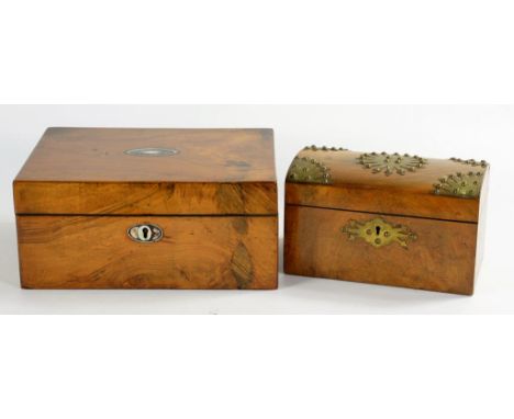 A VICTORIAN MOTHER OF PEARL INLAID WALNUT BOX WITH FITTED INTERIOR, 30CM W AND A VICTORIAN BRASS MOUNTED WALNUT TEA CADDY, TH