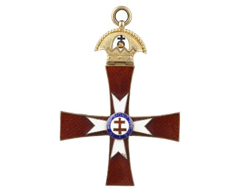 Templar Freemasonry: a 'Knights Templar' gilt and enamel cross, cross pattée 63mm with red enamelled arms, to the centre a wh