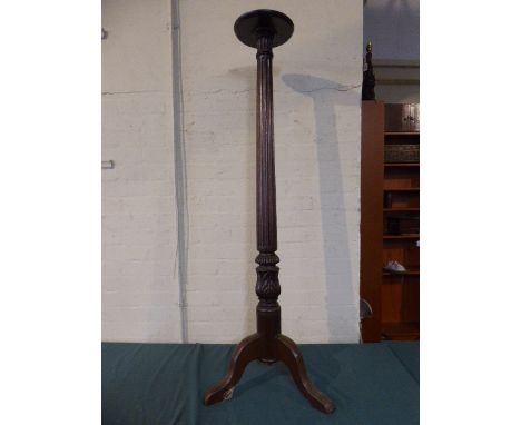 An Edwardian Turned and Carved Oak Torchere Stand on Tripod Base with Acanthus Carvings and Reeded Support, 134cm High